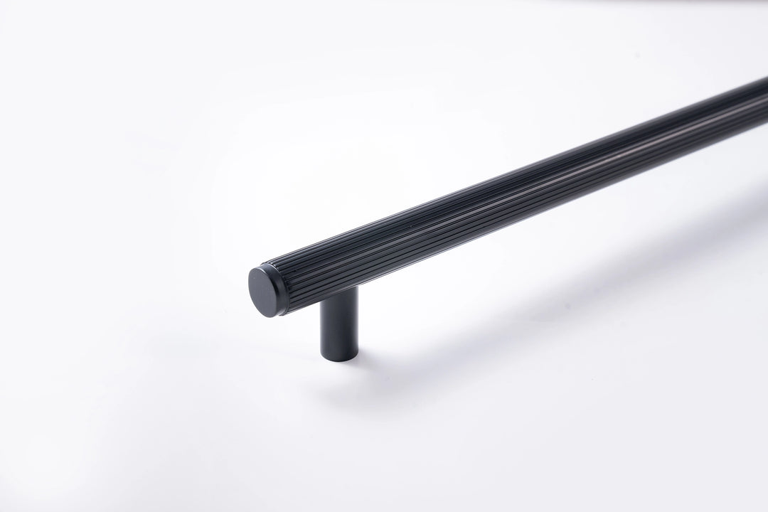 Rumi Architectural Hardware Australia | Kasuma Door Pull - Matte Black