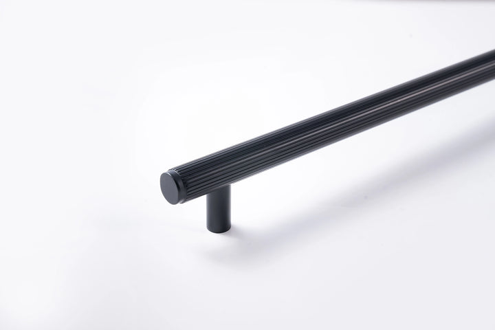 Rumi Architectural Hardware Australia | Kasuma Door Pull - Matte Black