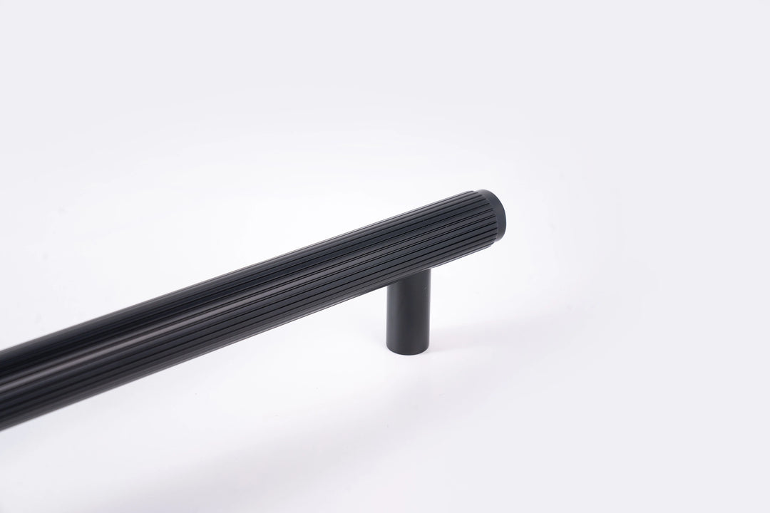 Rumi Architectural Hardware Australia | Kasuma Door Pull - Matte Black