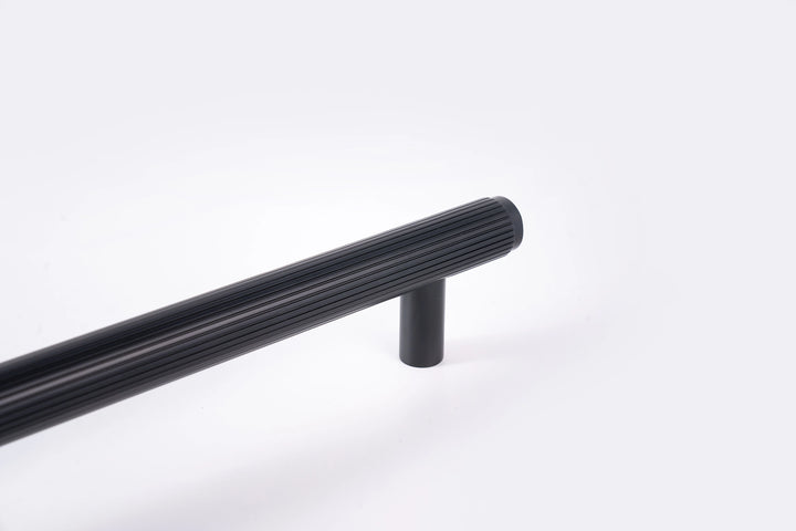 Rumi Architectural Hardware Australia | Kasuma Door Pull - Matte Black