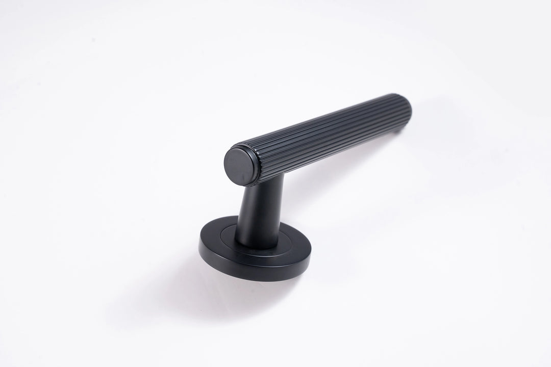 Kasuma Lever Handle - Matte Black