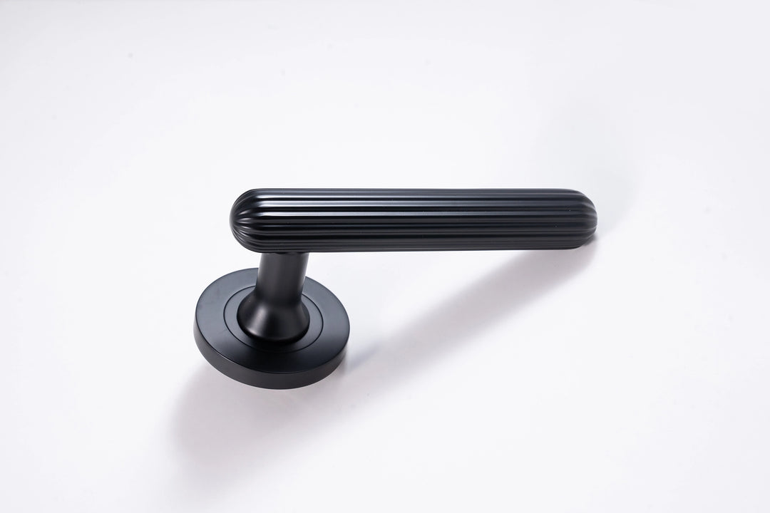 Zaha Lever Handle - Matte Black